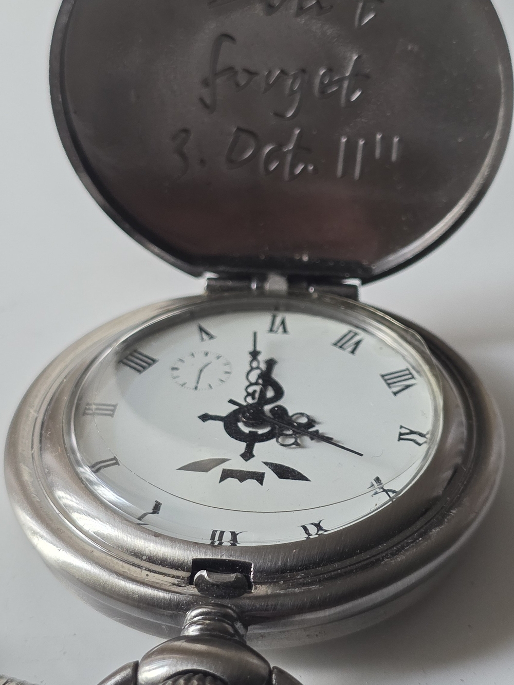 Silver Pocket Watch with Roman Dial - Full Metal Alchemist - Picture 3 of 3